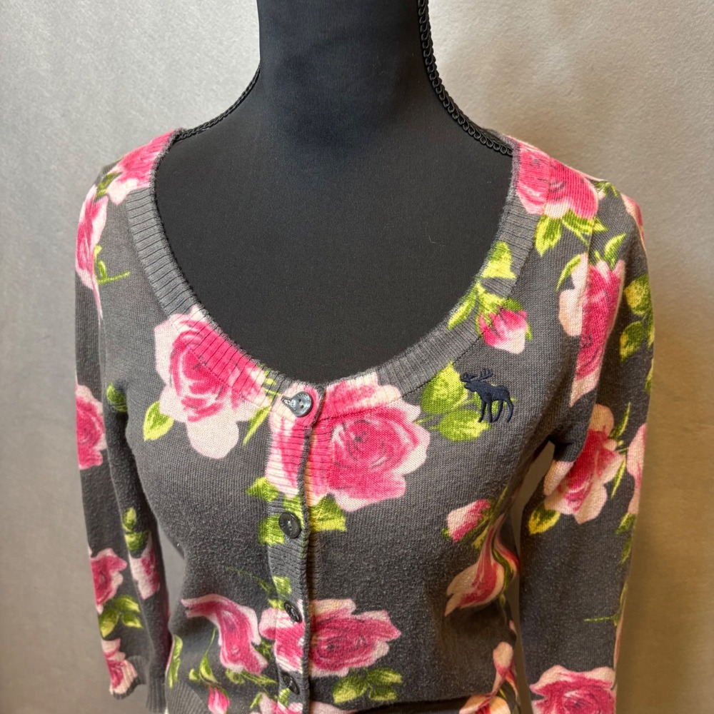 Abercrombie Kids Gray Pink Floral Rose Cotton Cardigan Sweater 14/16 Fits Xs